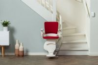 Améliorer l'accessibilité à domicile : le monte-escalier comme solution pratique
